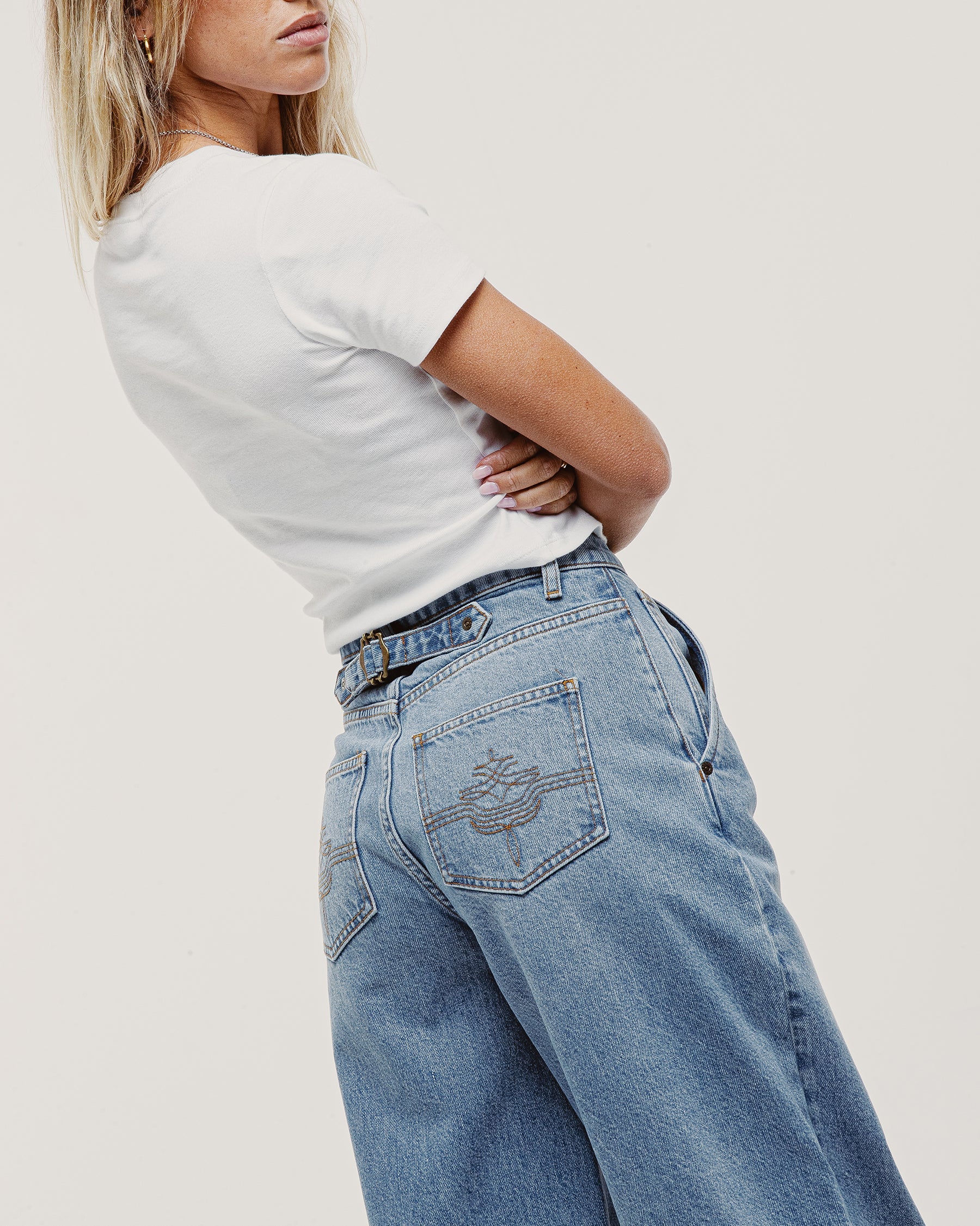 Grace Barrel Leg Jean - Mid Wash Blue - Image 3
