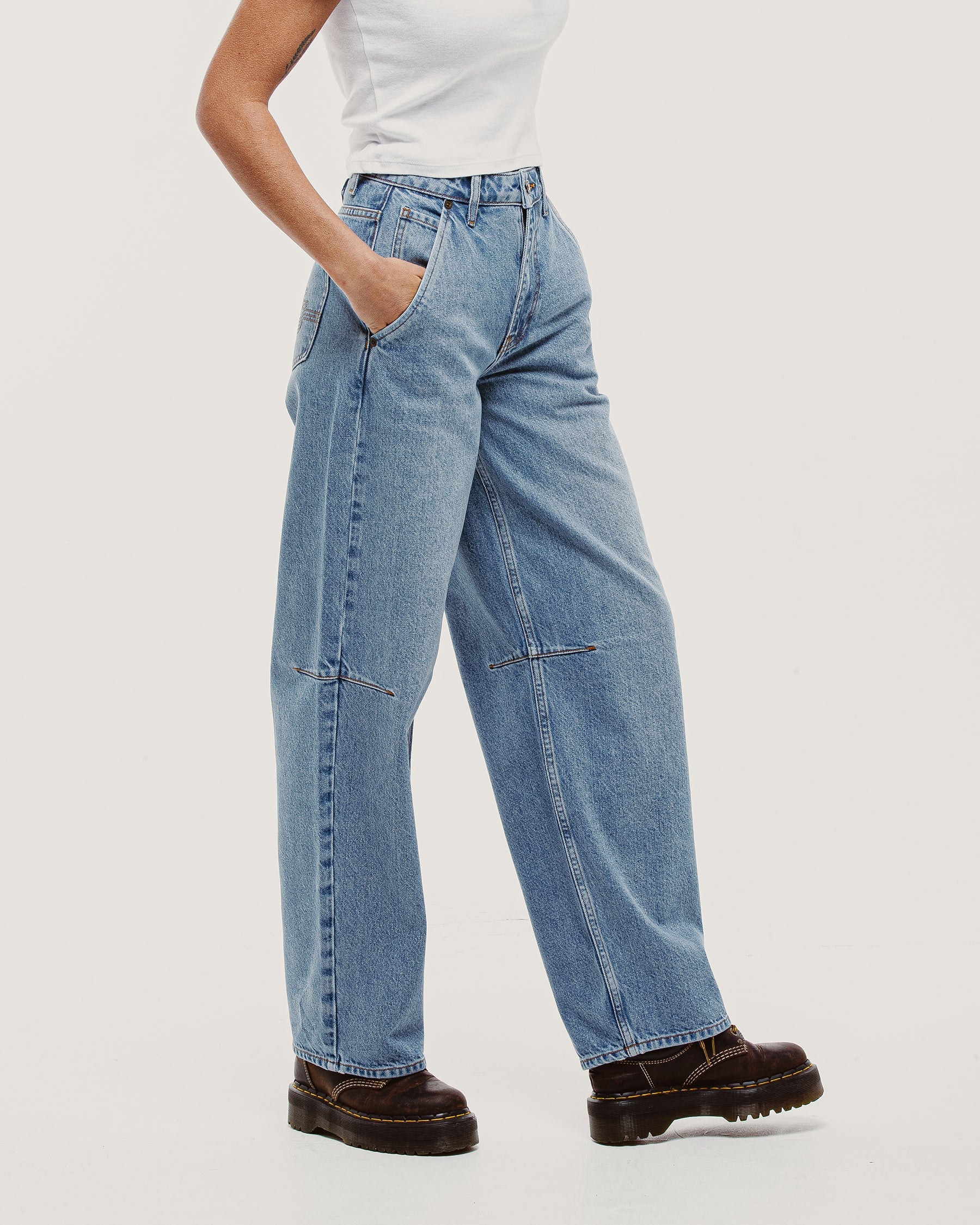 Grace Barrel Leg Jean - Mid Wash Blue - Image 5