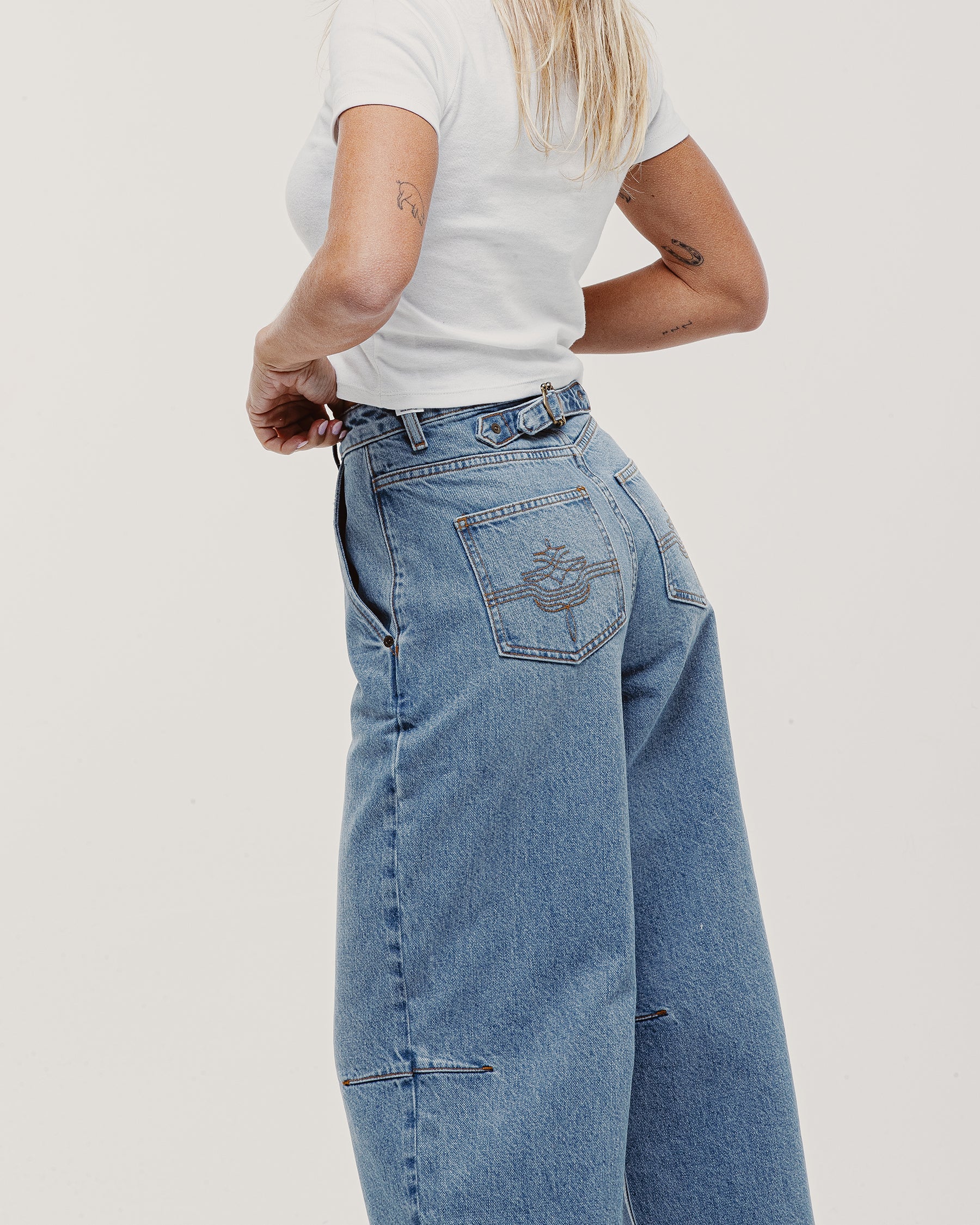 Grace Barrel Leg Jean - Mid Wash Blue - Image 6