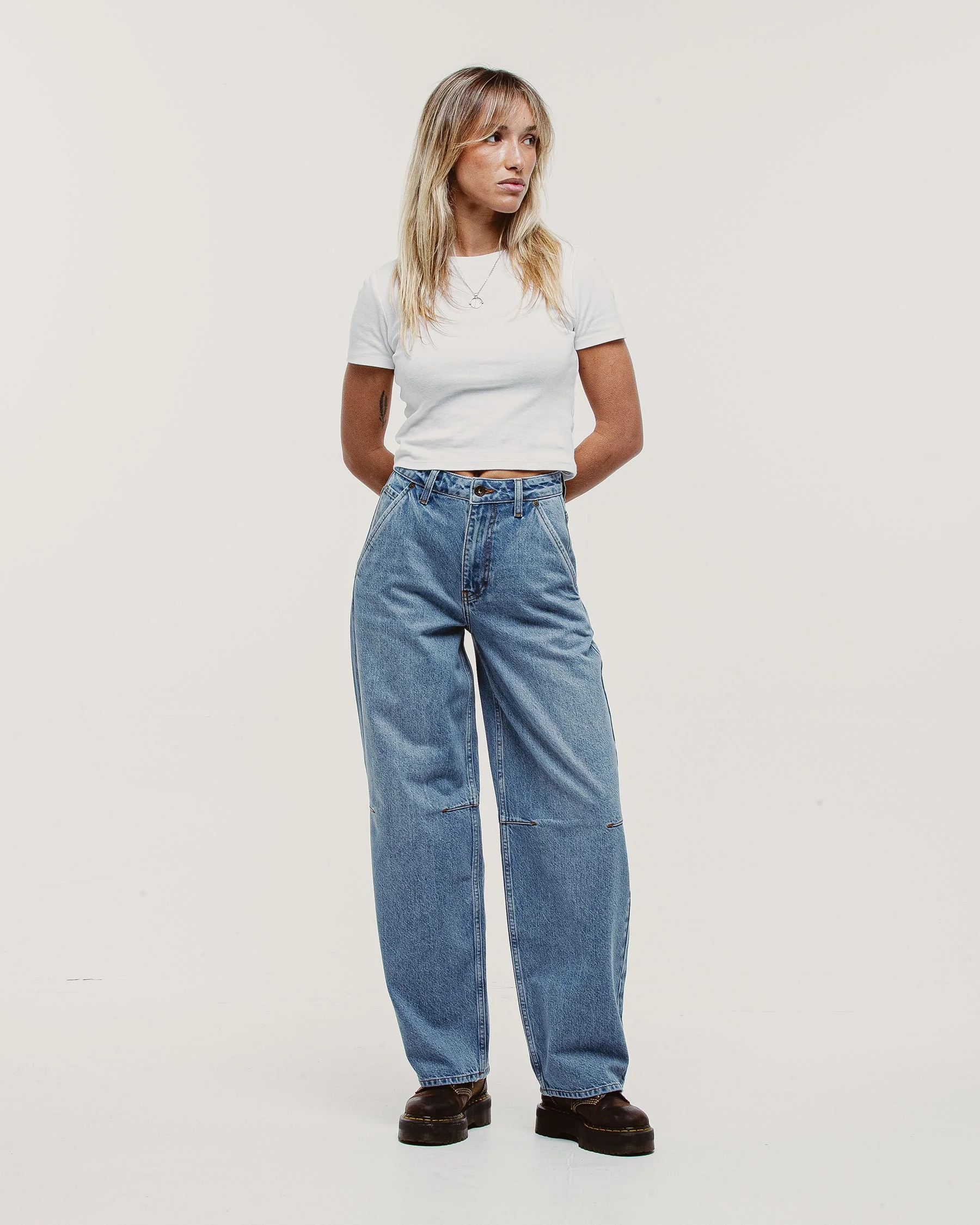 Grace Barrel Leg Jean - Mid Wash Blue - Image 7